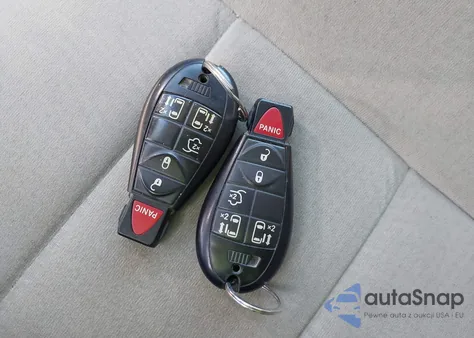 2011 Chrysler Town & Country Touring from USA, damaged, VIN 2A4RR5DG2BR720128